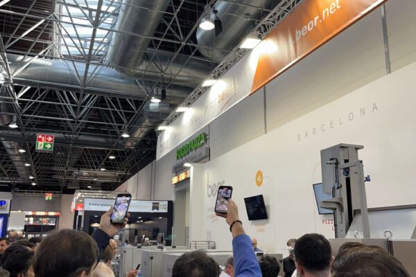 Clientes y contactos en IBA 2025
